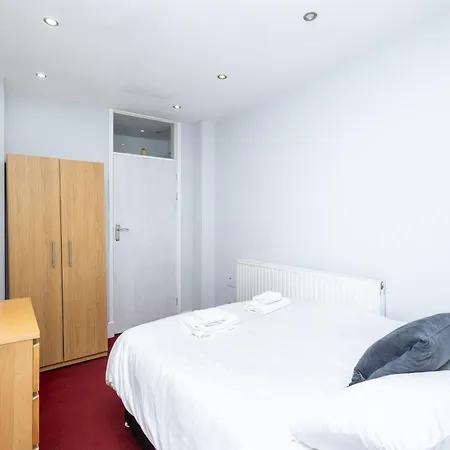 Spacious 3 Bedroom Ground Floor Apartment - 10 Mins From City Centre Leeds  Exterior photo