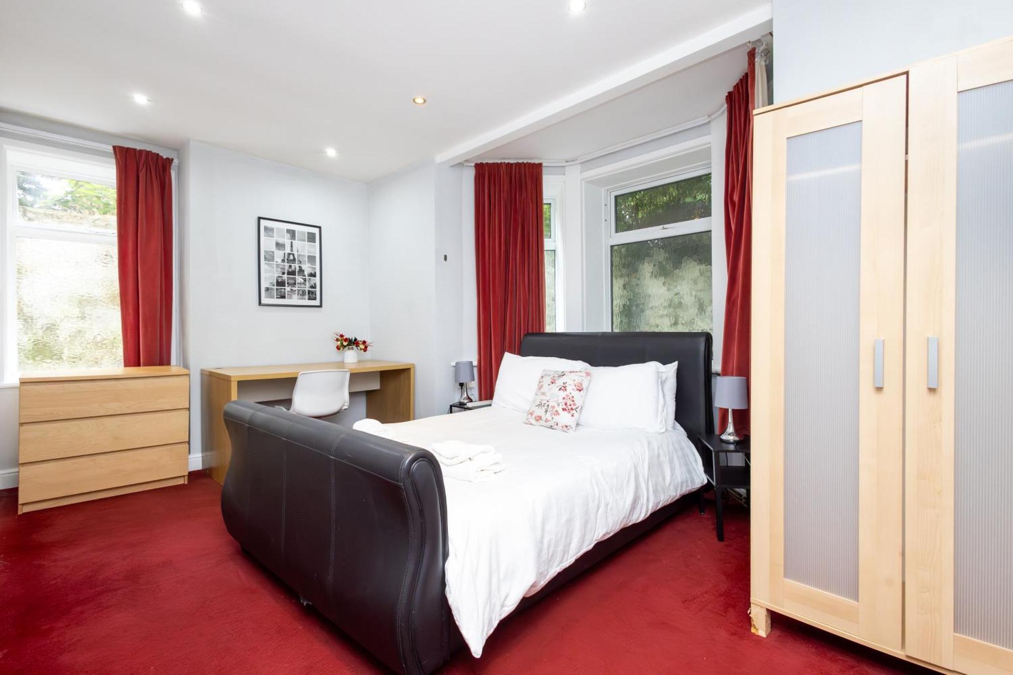 Spacious 3 Bedroom Ground Floor - 10 Mins From Centre Apartment